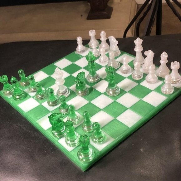 Handmade Resin Chess Set - Green/White