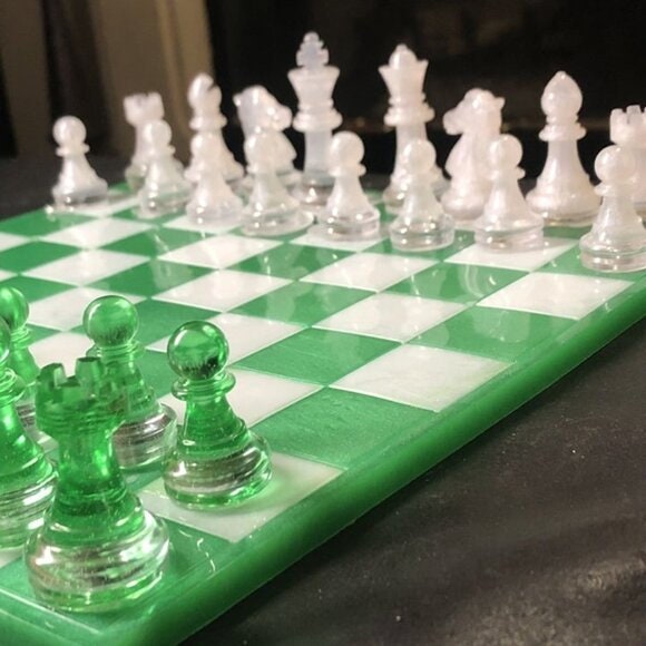 Handmade Resin Chess Set - Green/White